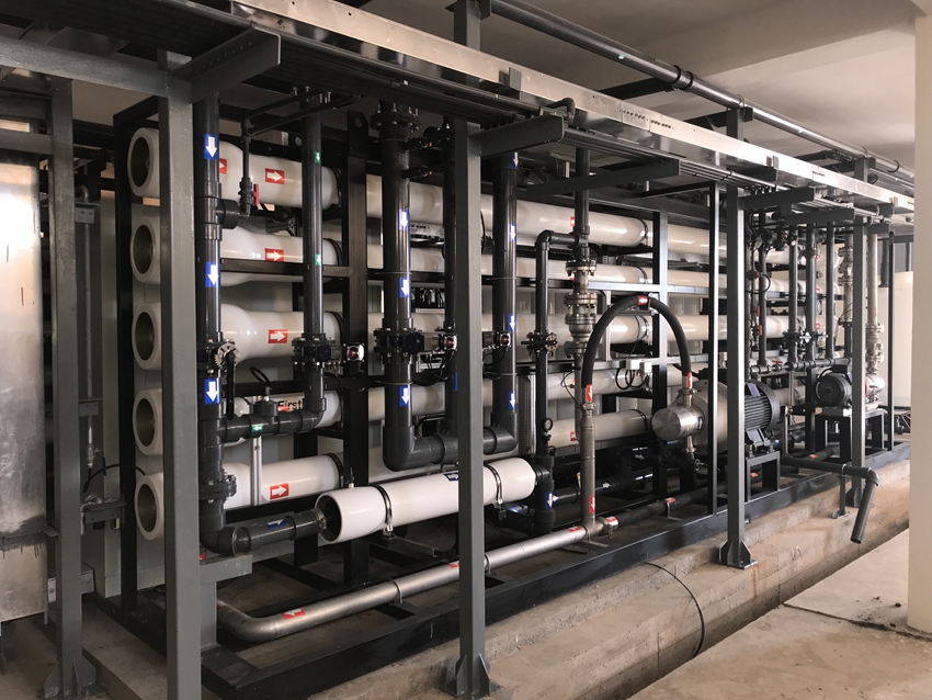 طراحی و ساخت انواع سیستم‌های آب شیرین‌کن